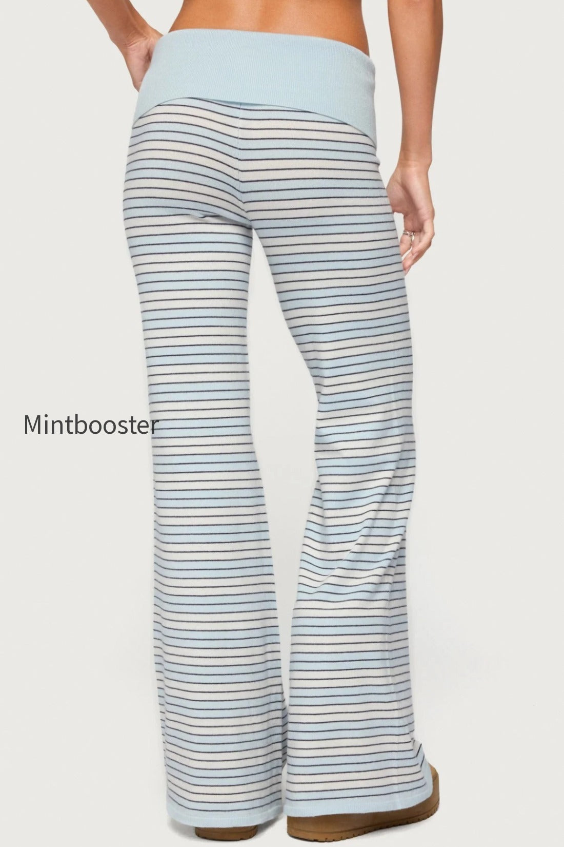 s25435_light-blue-and-cream