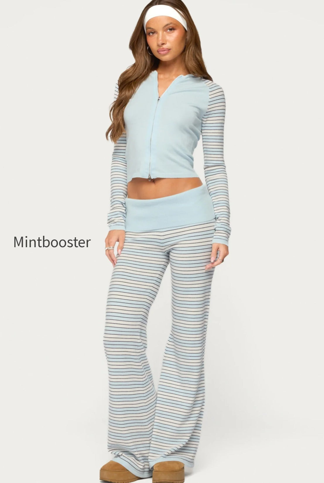 s25435_light-blue-and-cream