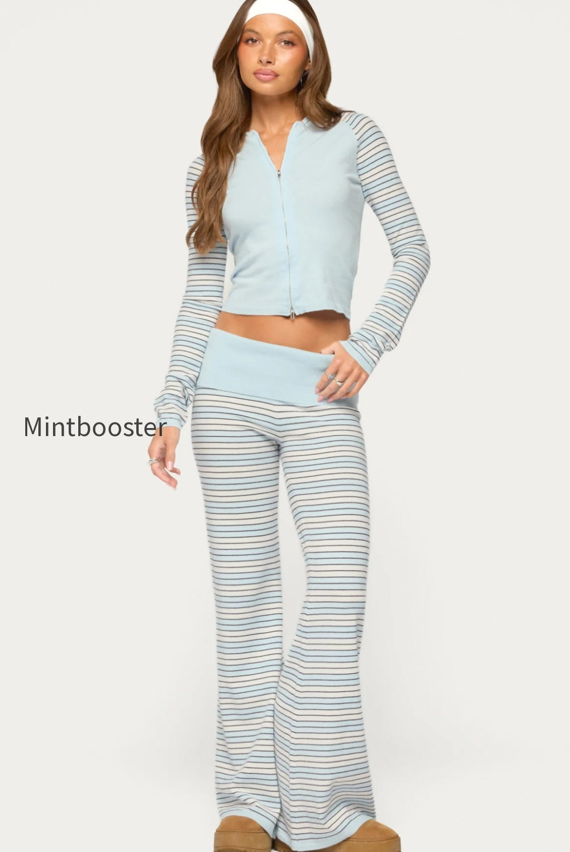 s25435_light-blue-and-cream