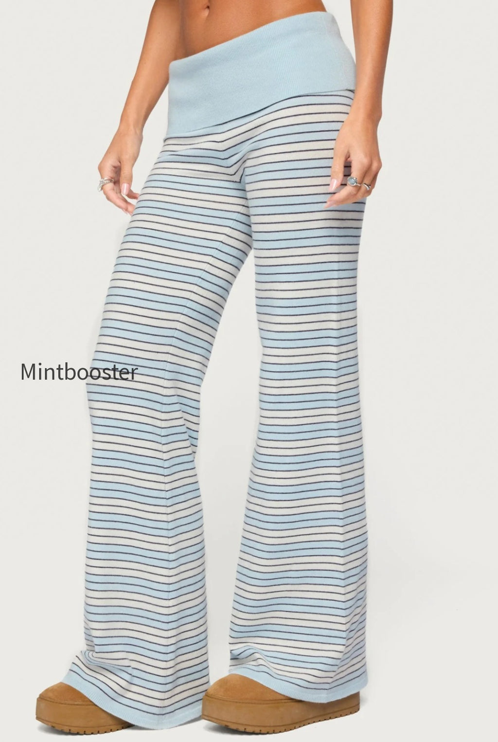 s25435_light-blue-and-cream